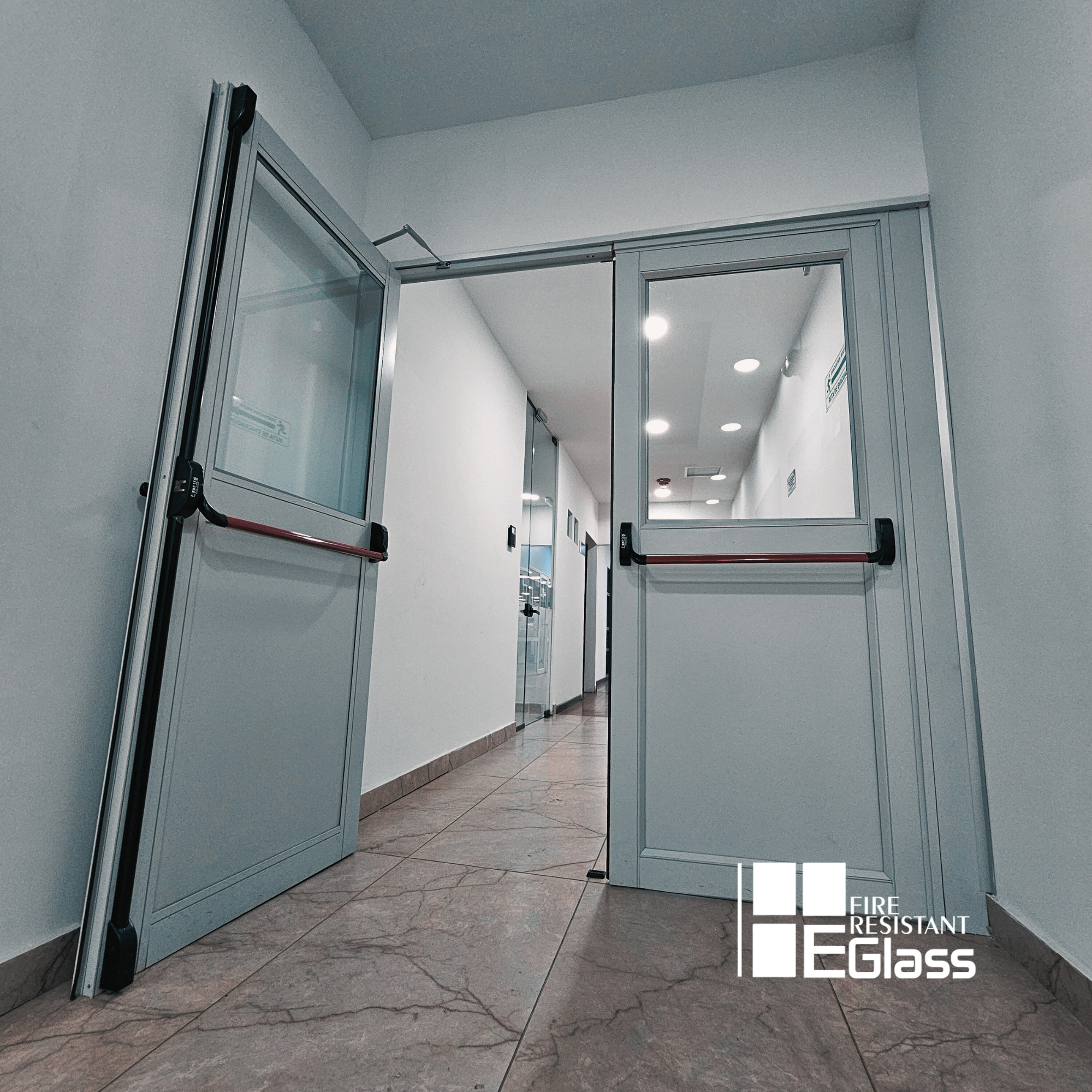 PUERTA CORTAFUEGO CON SISTEMA ANTIPANICO