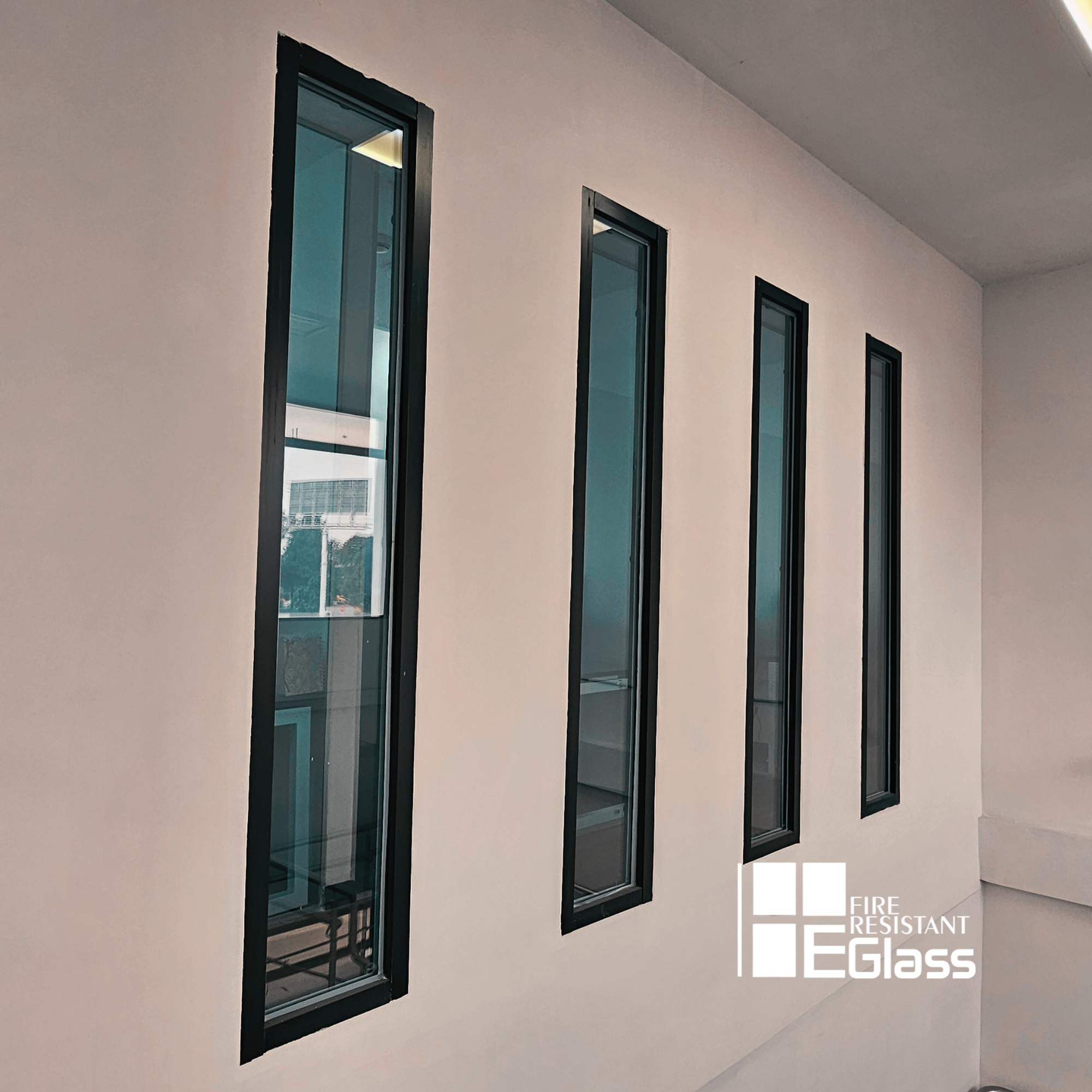 Mirillas cortafuego instaladas para salidas de emergencia